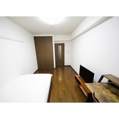 ユニオンマンスリー多摩センター１　305　1K・セミダブル☆■人気のバストイレ別♪デスク＆チェア付き♪２ドア冷蔵庫でたっぷり収納♪の物件画像