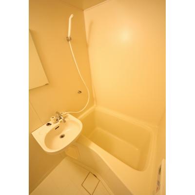 ユニオンマンスリー多摩センター１　305　1K・セミダブル☆■人気のバストイレ別♪デスク＆チェア付き♪２ドア冷蔵庫でたっぷり収納♪の物件画像