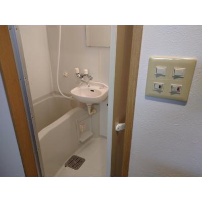エールマンスリー広島駅北　弐番館（4-1)　【★無料WI-FI標準装備（無制限）★、JR広島駅徒歩圏内、角部屋、オートロック、バストイレ別、32型TV】の物件画像