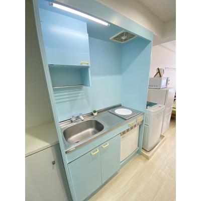 ●2026年4月19日から入居可●ユニオンマンスリー八王子片倉１　302　1R・セミダブル・くつろぎstyle☆安心のオートロック完備♪ソファとおしゃれな壁紙の快適なお部屋♪の物件画像