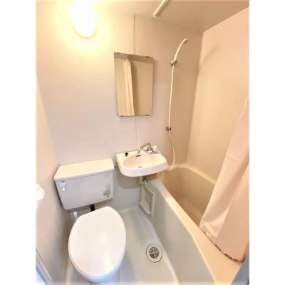 ●2026年4月19日から入居可●ユニオンマンスリー八王子片倉１　302　1R・セミダブル・くつろぎstyle☆安心のオートロック完備♪ソファとおしゃれな壁紙の快適なお部屋♪の物件画像