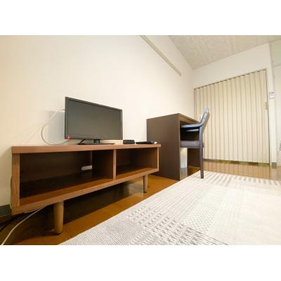 ユニオンマンスリー柿生２　304　1R・セミダブル☆◆インターネット固定回線（有線）無料の部屋◆おしゃれなフロアライト付き♪人気のデスク＆チェアのあるお部屋♪の物件画像