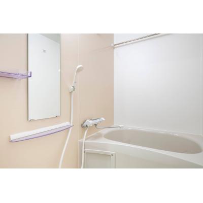 新宿まで乗り換えなし4分！  入居最大5人／浴室乾燥機完備／Wi-Fi無料／Livion III 102の物件画像