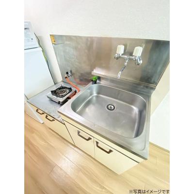 ●2026年4月5日から入居可●ユニオンマンスリー入間市２　202　1R・シングル☆眺めのいい快適なお部屋♪ソファ＆ローテーブル付きの快適生活空間♪収納たっぷりの２ドア冷蔵庫♪所沢駅・池袋駅まで乗換なの物件画像