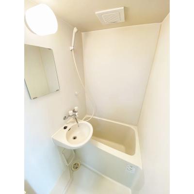 ユニオンマンスリーつつじヶ丘２　105　1R・シングル☆人気の角部屋♪バストイレ別♪ソファ＆ローテーブルのある快適なお部屋♪の物件画像