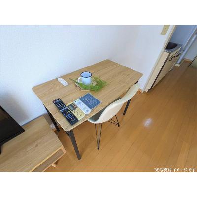 ユニオンマンスリー百草園１　102　1R・シングル☆人気のデスクとチェアのあるお部屋♪■駅前には24時まで営業のスーパーありの物件画像