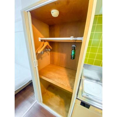 ユニオンマンスリー西横浜４　206　1R・シングル☆テレワークや勉強におすすめデスク・チェア完備♪洗濯機や電子レンジなど生活家電のあるお部屋の物件画像