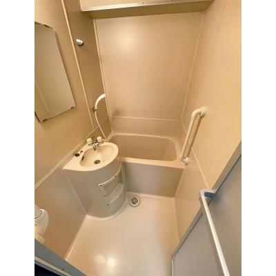 ユニオンマンスリー町田１　208　1K・セミダブル☆うれしいバストイレ別のお部屋♪くつろげる2人掛けソファ付き。新宿駅・横浜駅へダイレクトアクセスの物件画像