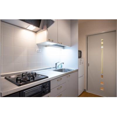 大久保駅から徒歩2分！新大久保駅から徒歩5分！飲食店多数/wi-fi完備/シャルマンやよい202の物件画像