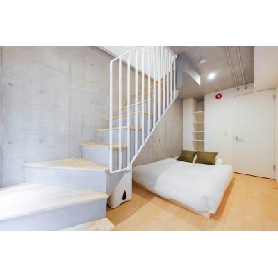 最寄駅まで徒歩4分/新宿まで2駅/家具家電付き/PASEO市谷台町I 104の物件画像