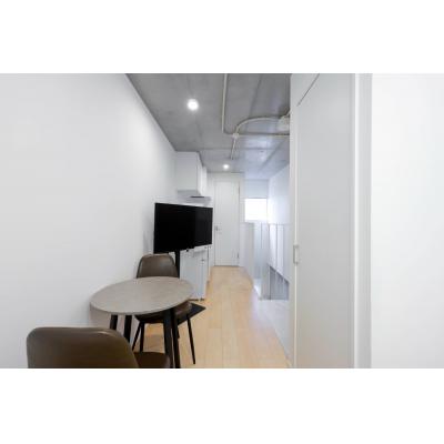 最寄駅まで徒歩4分/新宿まで2駅/家具家電付き/PASEO市谷台町I 104の物件画像