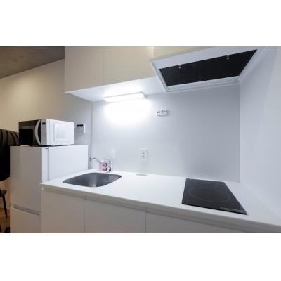 最寄駅まで徒歩4分/新宿まで2駅/家具家電付き/PASEO市谷台町I 104の物件画像