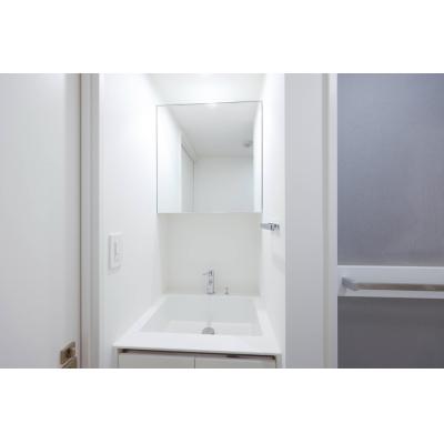 最寄駅まで徒歩4分/新宿まで2駅/家具家電付き/PASEO市谷台町I 104の物件画像