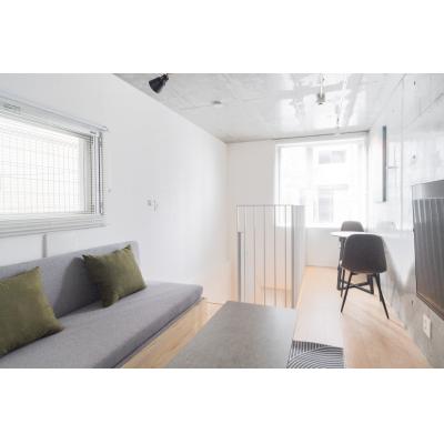 新宿まで乗り換えなし4分！  入居最大5人／Wi-Fi無料／PASEO市谷台町II 103の物件画像