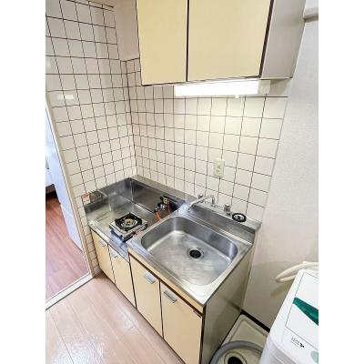 ユニオンマンスリー永山６　102　1K・シングル☆【禁煙ルーム】室内洗濯機や2ドア冷蔵庫など生活家電完備！デスク・チェアのあるお部屋/多摩大学多摩キャンパスまで徒歩通学/建物向かいにはコンビニありの物件画像