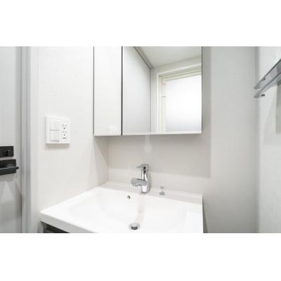 中野駅から徒歩10分/新宿駅まで電車5分/2024年築/家具家電付き/PREAS中野新井 404の物件画像