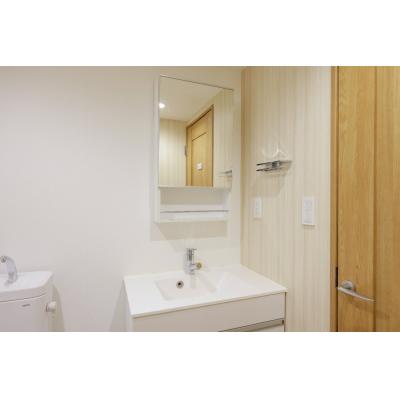 新宿駅まで乗換不要！/交通アクセス抜群/広々としたお部屋/コルティーレ四谷本塩町 102の物件画像