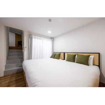 新宿駅まで乗換不要！/交通アクセス抜群/広々としたお部屋/コルティーレ四谷本塩町 103の物件画像