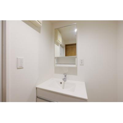 新宿駅まで乗換不要！/交通アクセス抜群/広々としたお部屋/コルティーレ四谷本塩町 103の物件画像