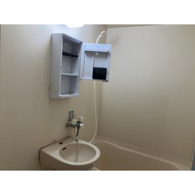 【名古屋市昭和区/「御器所」駅徒歩約7分/角部屋/バストイレ別/洋室8.5帖/宅配BOX/自転車駐輪可能】メゾンエステール 101号室 ファミマンの物件画像