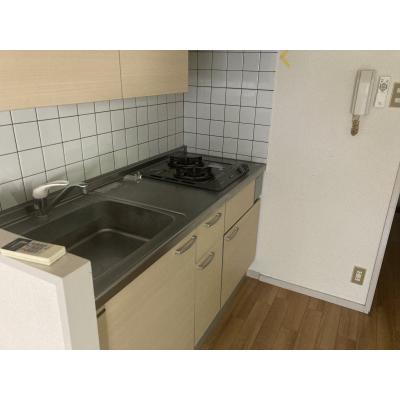 【愛知県豊田市/豊田市駅/駐車場/無料Wi-Fi/バストイレ別/洋室8.5帖】スパークルムライ 211号室 ファミマンの物件画像
