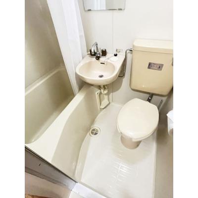 ユニオンマンスリー横浜山手１　402　1R・シングル☆【禁煙ルーム】デスク・チェア＆洗濯機や冷蔵庫など生活家電のあるお部屋/建物正面には深夜24時まで営業のスーパー・まいばすけっと有りの物件画像