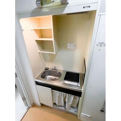 ユニオンマンスリー新松戸１　301　1K・シングル☆【禁煙ルーム】人気の角部屋♪デスク・チェア＆2ドア冷蔵庫や電子レンジなど生活家電のあるお部屋！安心の建物オートロック完備の物件画像