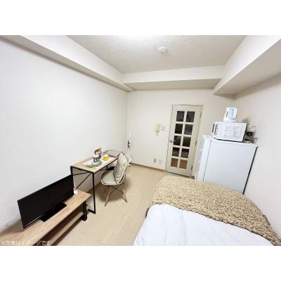 ユニオンマンスリー新松戸１　202　1K・シングル☆【禁煙ルーム】人気の角部屋＆安心の建物オートロック完備♪仕事や勉強におすすめのデスク・チェア＆洗濯機や冷蔵庫など生活家電のあるお部屋の物件画像