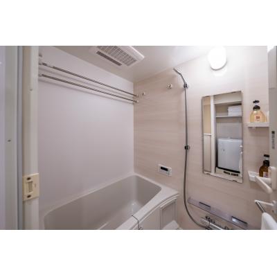 【高級マンスリー】コンフォリア•リヴ心斎橋鰻谷Q 01、クィーンベンド2台／シモンズマットレス／43インチ液晶テレビ／2ドア冷凍冷蔵庫の物件画像