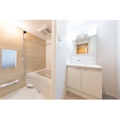 【🌸新築🌸浴室乾燥付❕】　圧巻のハイパフォーマンス❕❕新築・家具/家電充実❕【Rマンスリー博多RHEM】MODERN ASPIRATION HAKATA path の物件画像