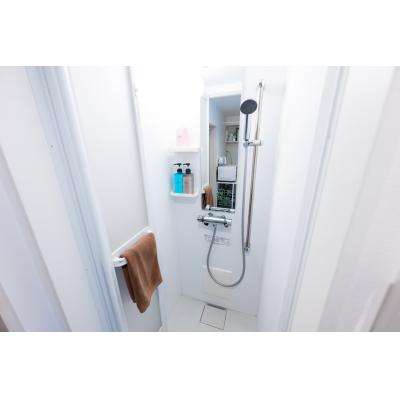 ONLY新宿１【🌈WIFI・管理費０円キャンペーン🌈】最上階、バストイレ別✨３駅・３路線利用可能でアクセス良好🎵　＜＜。＋期間限定！光熱費・管理費無料キャンペーン中。＋＞＞の物件画像