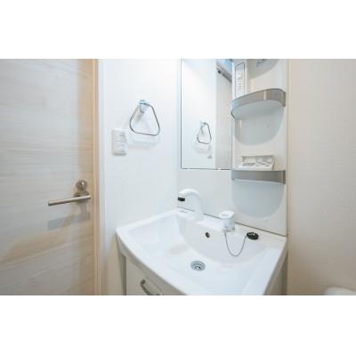 12/31までの大特価！最寄駅から徒歩7分/3路線・3駅が利用可能！中野や光圓寺近く/オートロック完備/MAT ARAIYAKUSHI EAST 102の物件画像