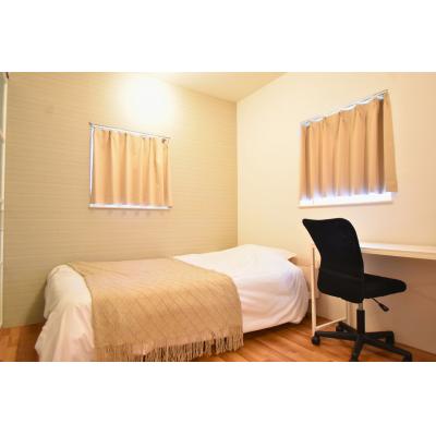 Alphabed30高松中央【築浅☆最新設備☆市内中心部☆栗林公園まで徒歩5分☆1LDKの広々とした室内！食器・調理器具完備】の物件画像