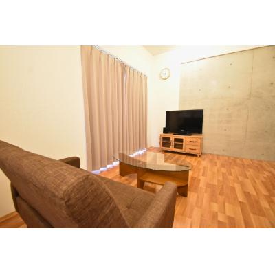 Alphabed30高松中央【築浅☆最新設備☆市内中心部☆栗林公園まで徒歩5分☆1LDKの広々とした室内！食器・調理器具完備】の物件画像