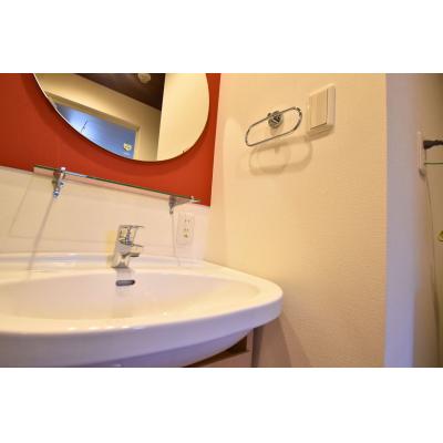 Alphabed30高松中央【築浅☆最新設備☆市内中心部☆栗林公園まで徒歩5分☆1LDKの広々とした室内！食器・調理器具完備】の物件画像