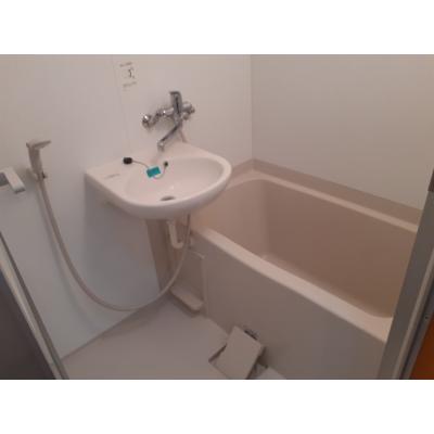 【トーマス安里505】ゆいレール安里駅まで徒歩5分・ゆいレールおもろまち駅まで徒歩6分・国際通りまで車で3分・Wi-Fi無料・駐車場付き（軽自動車専用）の物件画像