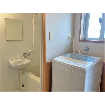 【トーマスあげな908】うるま市・沖縄市にもアクセス便利！　軽自動車専用駐車場1台無料　Wi-Fi無料　コンビニ徒歩1分の物件画像