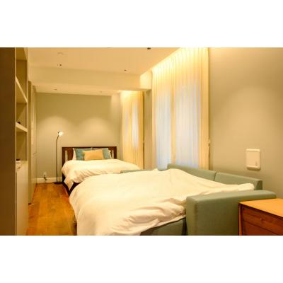 【六本木2分】広々リビング・無料Wi-Fi完備！長期滞在◎丨Roppongi House by U501(禁煙)(2)の物件画像