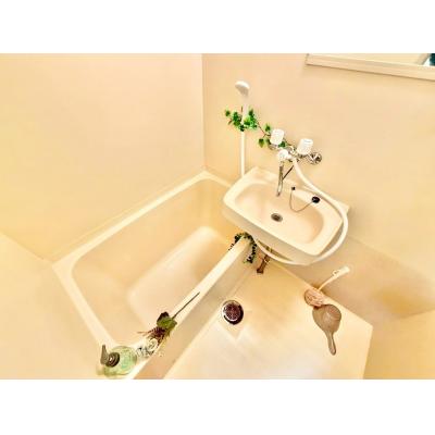 【三重県鈴鹿市/鈴鹿市駅徒歩約5分/駐車場/無料Wi-Fi/バストイレ別/洋室8帖】クレールカルティエ ファミマンの物件画像