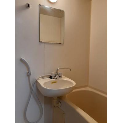 【トーマスマンションシャトレ中央105】パークアベニュー近くで生活便利な場所です♪　駐車場１台付き！　★エアコン付きの物件画像