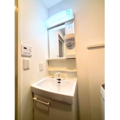 【J’sコート代々木上原103】厚さ25㎝超高密度ポケットコイルマットレス使用！千代田線始発！代々木上原駅徒歩5分！築浅デザイナーズRCマンション☆【インターネット無料】の物件画像