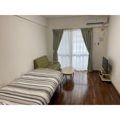 【トーマス大里502】沖縄市家具家電マンスリー、最上階のお部屋、無料敷地外駐車場1台、無料Wi-Fi、沖縄県総合運動公園やうるま市、沖縄IT津梁パークまでアクセス抜群！の物件画像