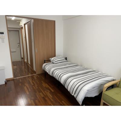 【トーマス大里502】沖縄市家具家電マンスリー、最上階のお部屋、無料敷地外駐車場1台、無料Wi-Fi、沖縄県総合運動公園やうるま市、沖縄IT津梁パークまでアクセス抜群！の物件画像