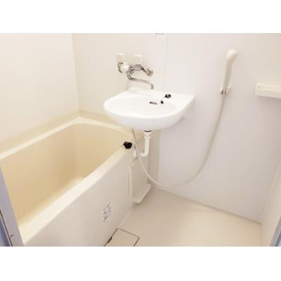 【トーマス比屋根Ⅱ605】沖縄市家具家電付マンスリーマンション・駐車場1台無料・バス・トイレ別　Wi-Fi無料　県総合運動公園近くの物件画像