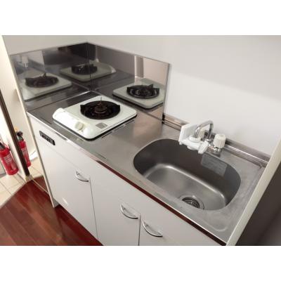 【トーマス比屋根Ⅱ501】沖縄市家具家電付マンスリーマンション・駐車場1台無料・バス・トイレ別　Wi-Fi無料　県総合運動公園近くの物件画像