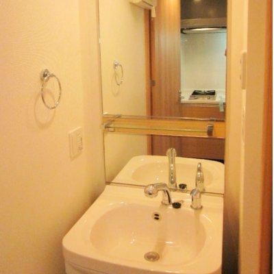 OneLife金山ネクスト【★洗浄機能付便座・浴室乾燥機・独立洗面台】の物件画像