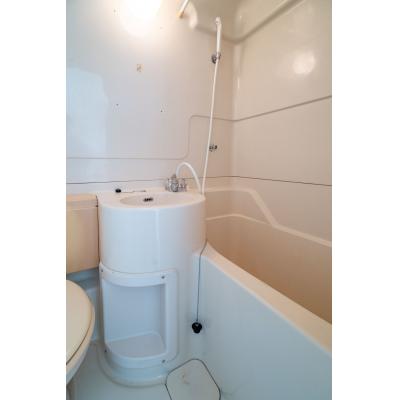 富士駅徒歩5分!Wifi家具家電付!広々13.5畳洋室!の物件画像