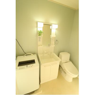 Bizroom／エルマーナE　2016年築のキレイな物件です！ネット無料！！の物件画像