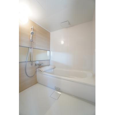 ソレ・ヴィータ武雄温泉駅前A【武雄温泉駅まで徒歩6分のハイグレード物件！1坪のお風呂や広々ダブルベッドで快適♪】の物件画像