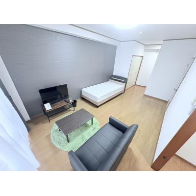 ＳマンスリーJR松山駅南【ネット無料・コンビニ、スーパー徒歩圏内・宅配BOX有・JR松山駅徒歩6分】の物件画像